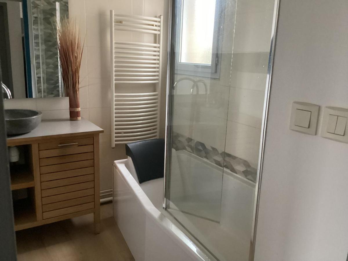 Joli Appartement 50 M2 Classe 3 Etoiles Avec Terrasse Et Jardin La Rochelle  Luaran gambar